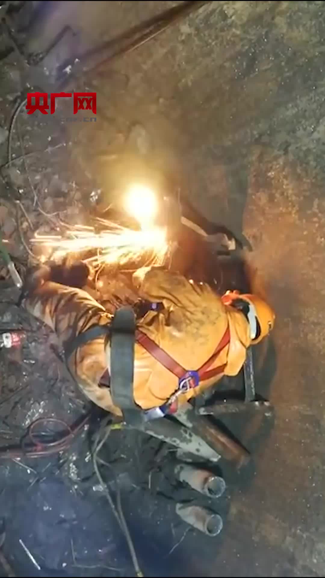 山东笏山金矿爆炸事故:井筒清障方案进一步明确 预计打通主井救援通道